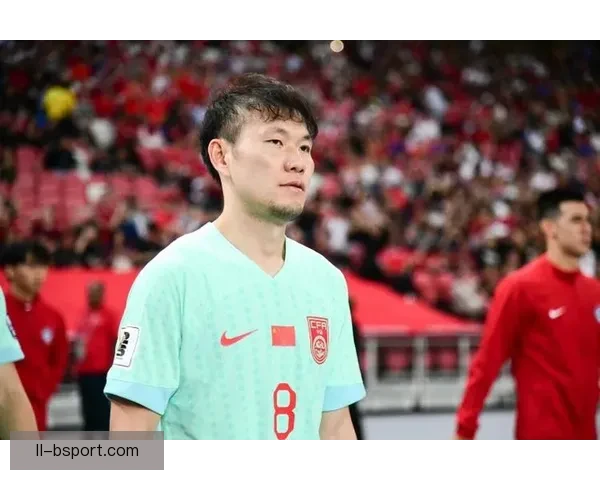 李源一在国足中场拼尽全力成为防守屏障为球队注入活力 李源一在国足中场拼尽全力成为防守屏障为球队注入活力